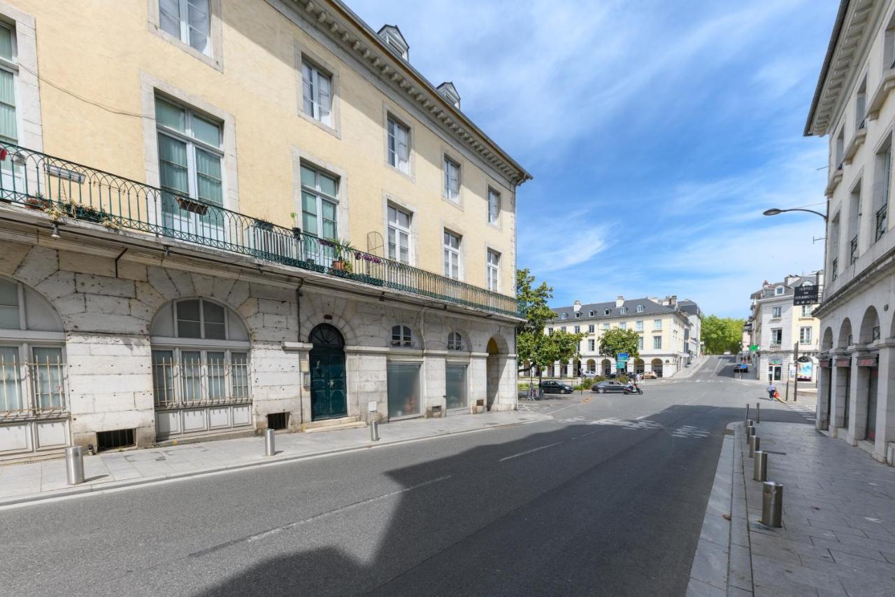 Pau: Superbe Appartement Climatise/Coeur De Ville Εξωτερικό φωτογραφία